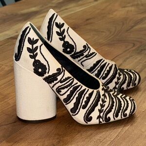 Tory Burch Lucia 1mm embroidered pumps